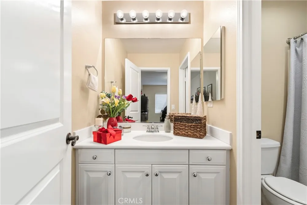 19527 Opal lane Saugus, CA 91350