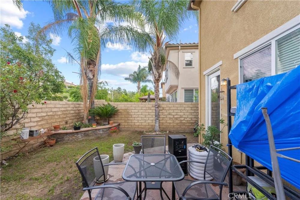 19527 Opal lane Saugus, CA 91350