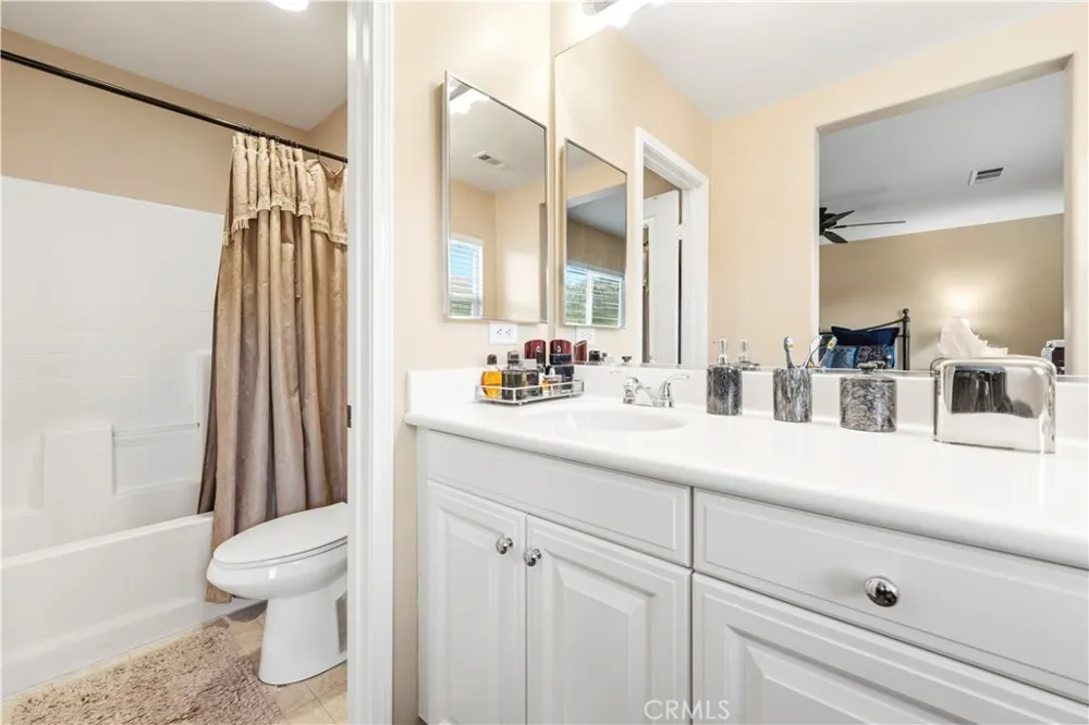 19527 Opal lane Saugus, CA 91350