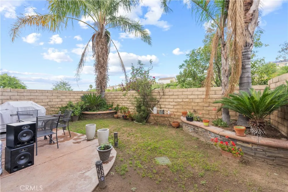 19527 Opal lane Saugus, CA 91350