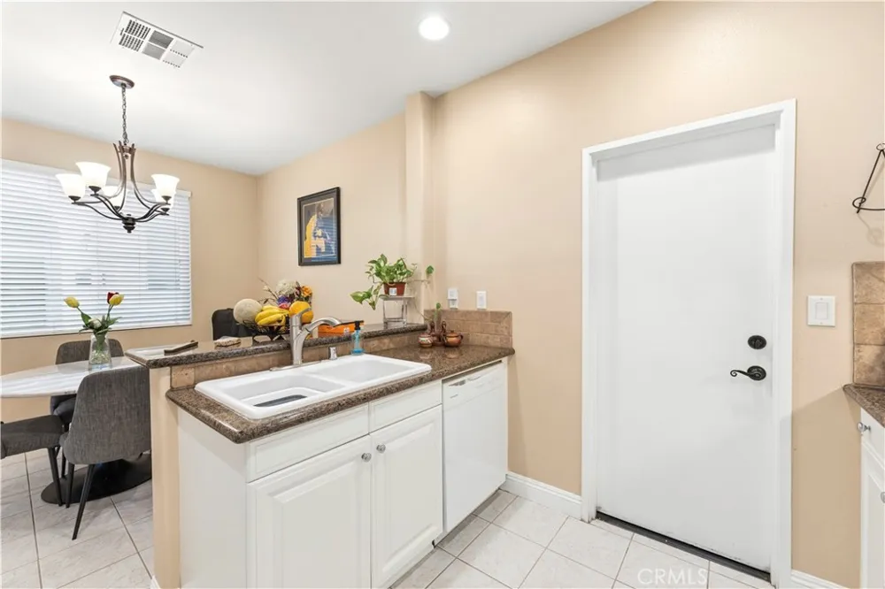 19527 Opal lane Saugus, CA 91350