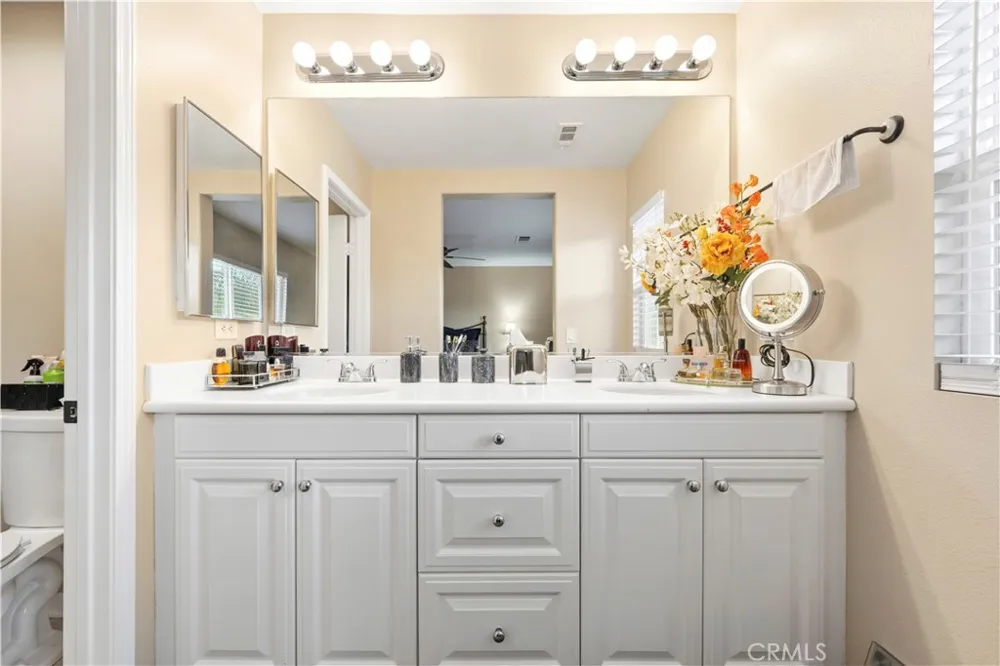 19527 Opal lane Saugus, CA 91350
