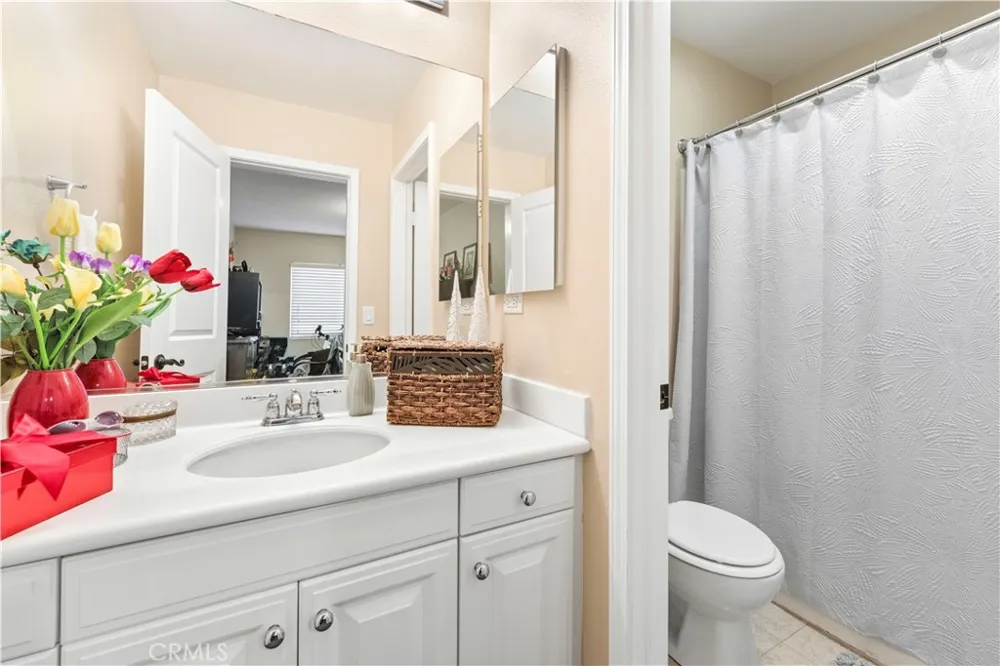 19527 Opal lane Saugus, CA 91350