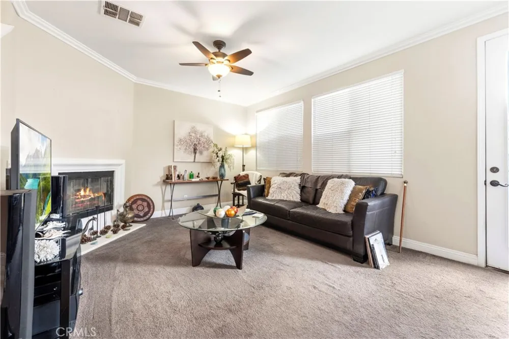 19527 Opal lane Saugus, CA 91350