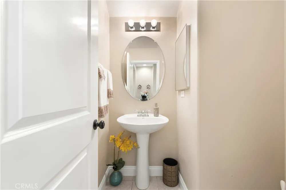 19527 Opal lane Saugus, CA 91350