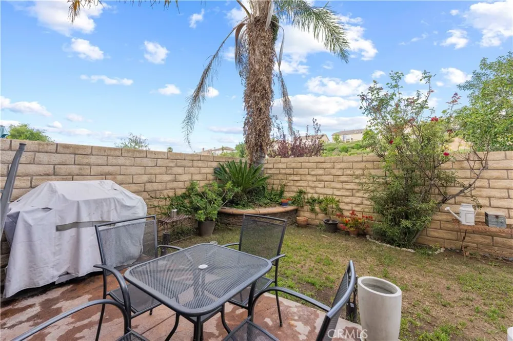 19527 Opal lane Saugus, CA 91350