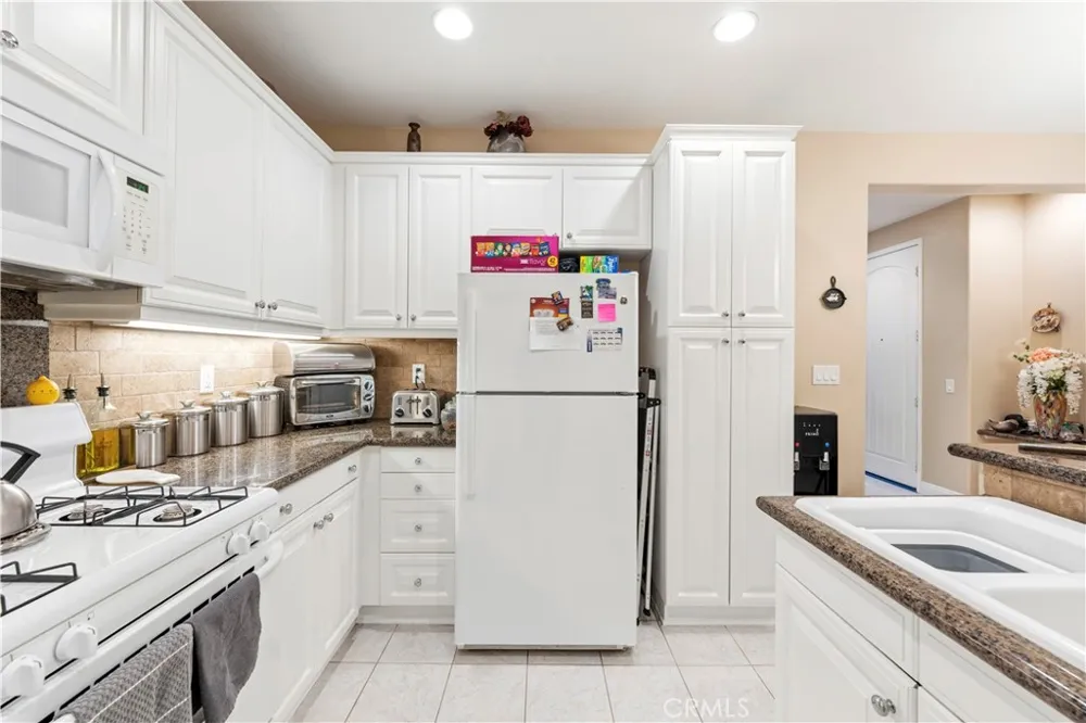19527 Opal lane Saugus, CA 91350