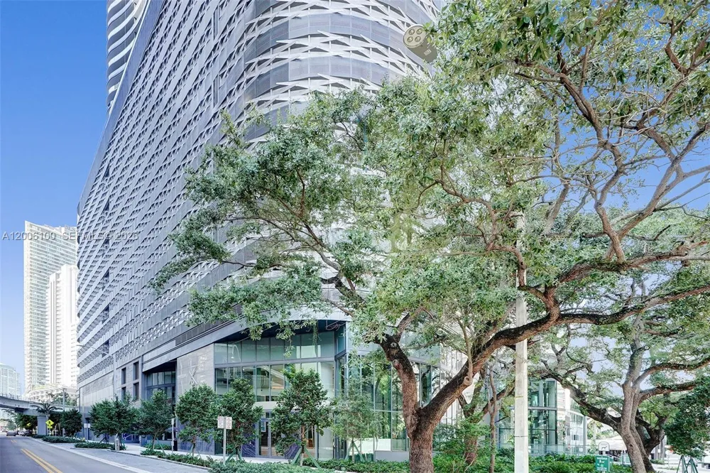 1000 Brickell Plaza #PH5106 Miami, FL 33131
