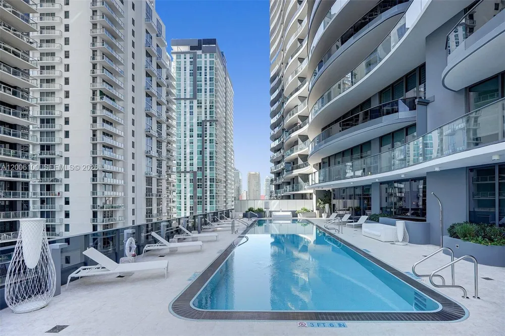 1000 Brickell Plaza #PH5106 Miami, FL 33131