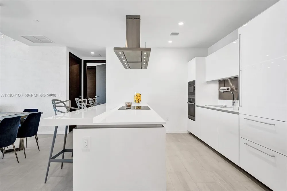 1000 Brickell Plaza #PH5106 Miami, FL 33131