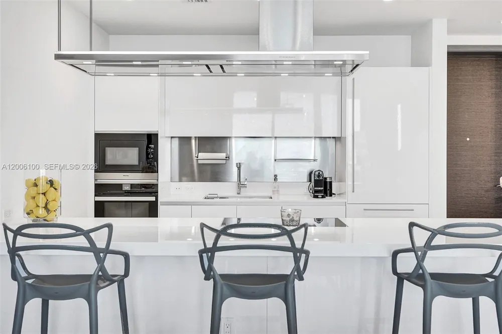 1000 Brickell Plaza #PH5106 Miami, FL 33131
