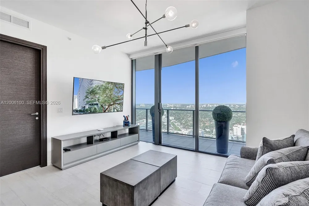1000 Brickell Plaza #PH5106 Miami, FL 33131