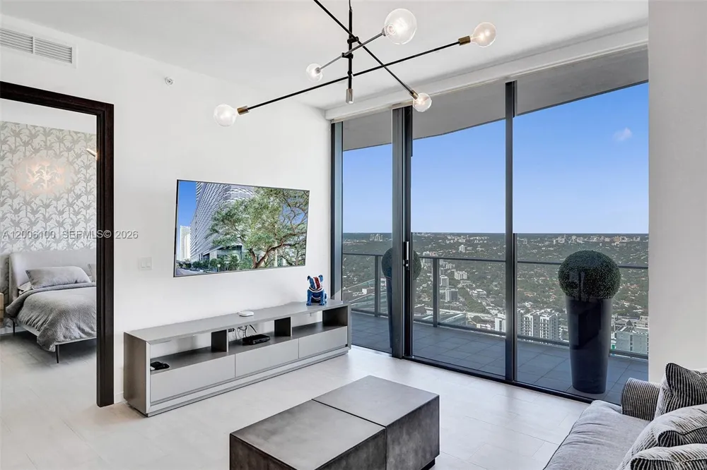 1000 Brickell Plaza #PH5106 Miami, FL 33131