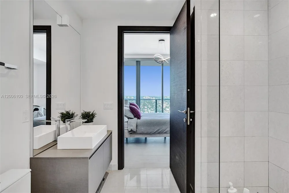 1000 Brickell Plaza #PH5106 Miami, FL 33131