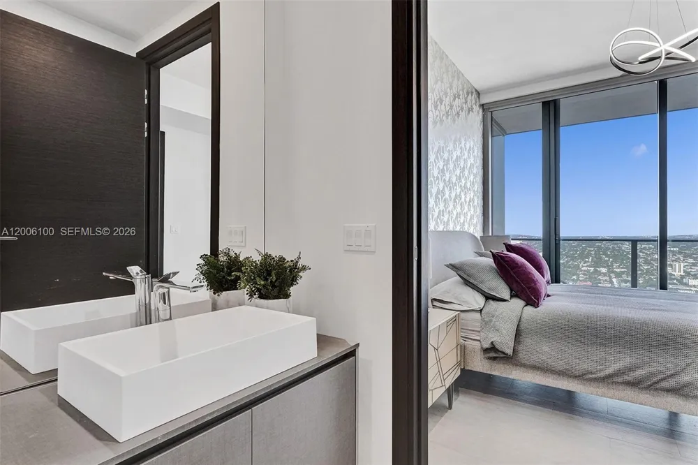 1000 Brickell Plaza #PH5106 Miami, FL 33131