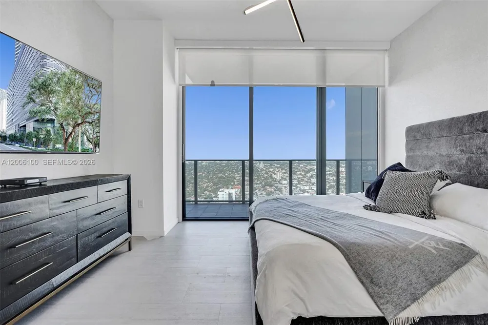 1000 Brickell Plaza #PH5106 Miami, FL 33131