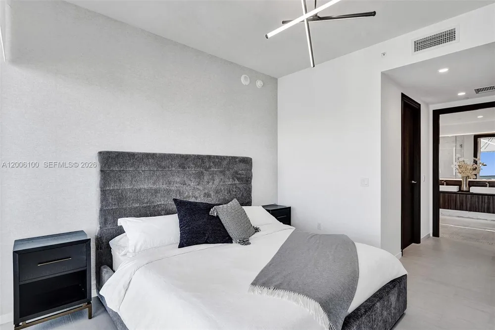 1000 Brickell Plaza #PH5106 Miami, FL 33131