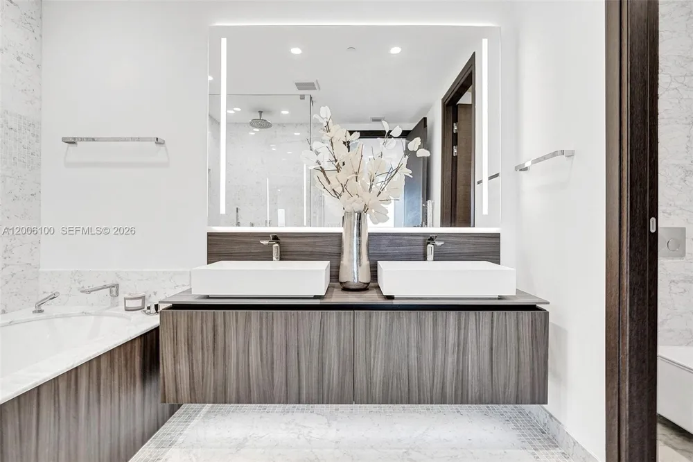 1000 Brickell Plaza #PH5106 Miami, FL 33131