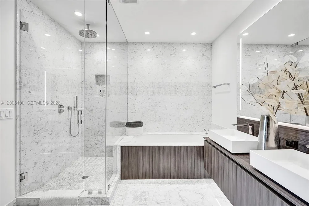 1000 Brickell Plaza #PH5106 Miami, FL 33131