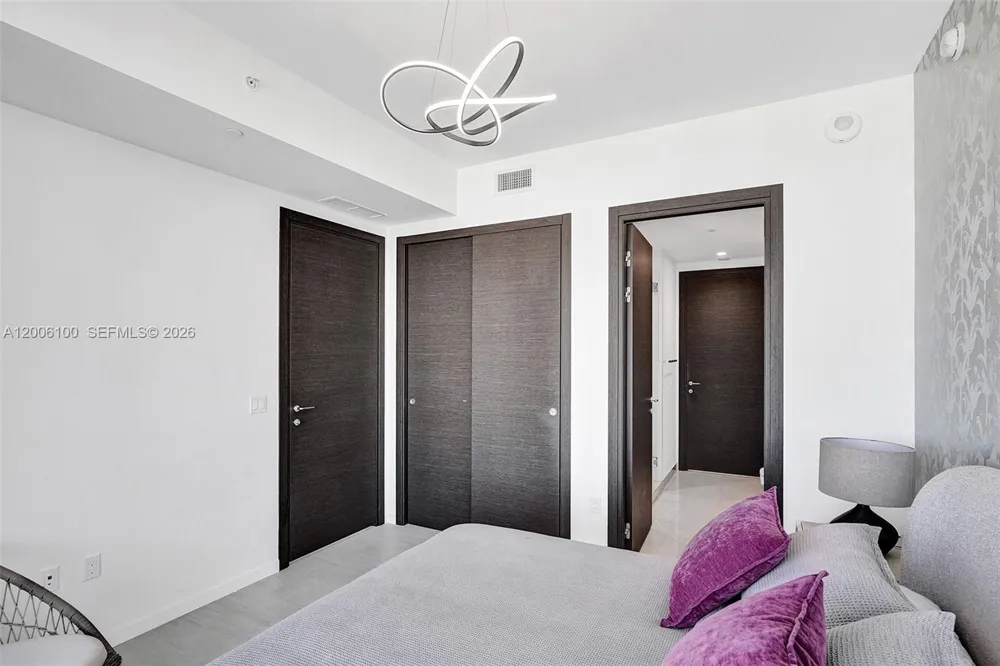 1000 Brickell Plaza #PH5106 Miami, FL 33131