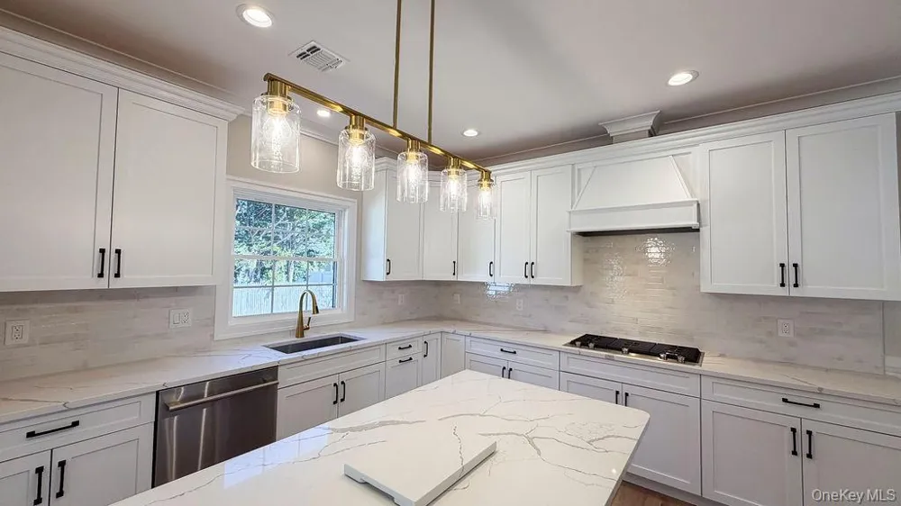 3421 Hawthorne Drive Wantagh, NY 11793