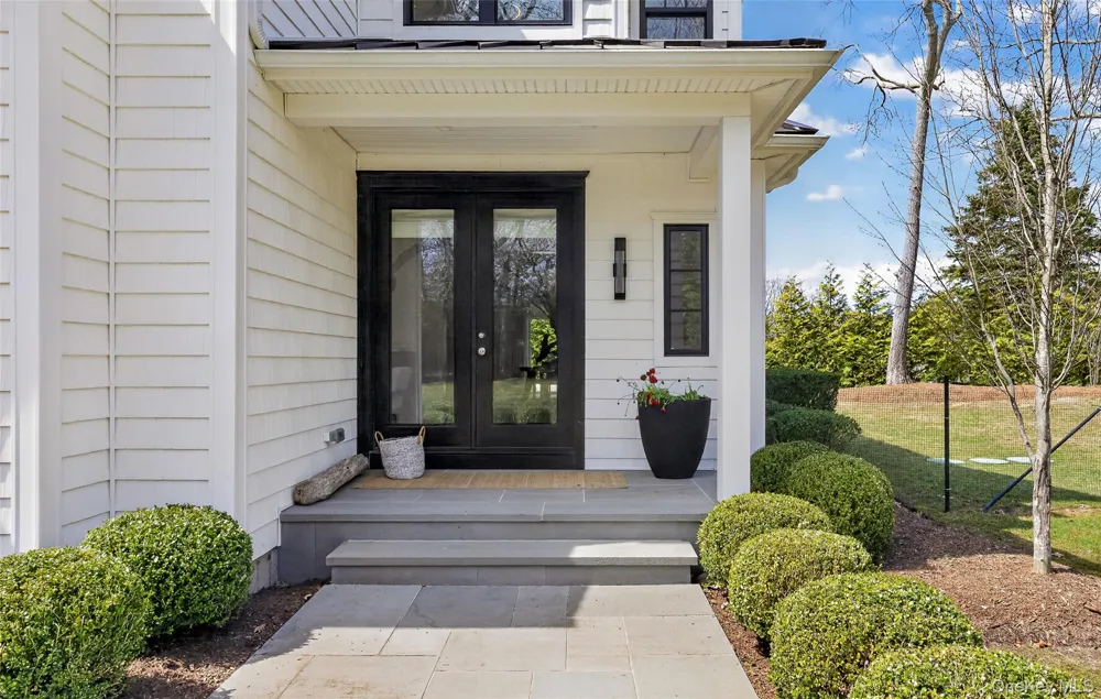 17 Bay View Road Southampton, NY 11968