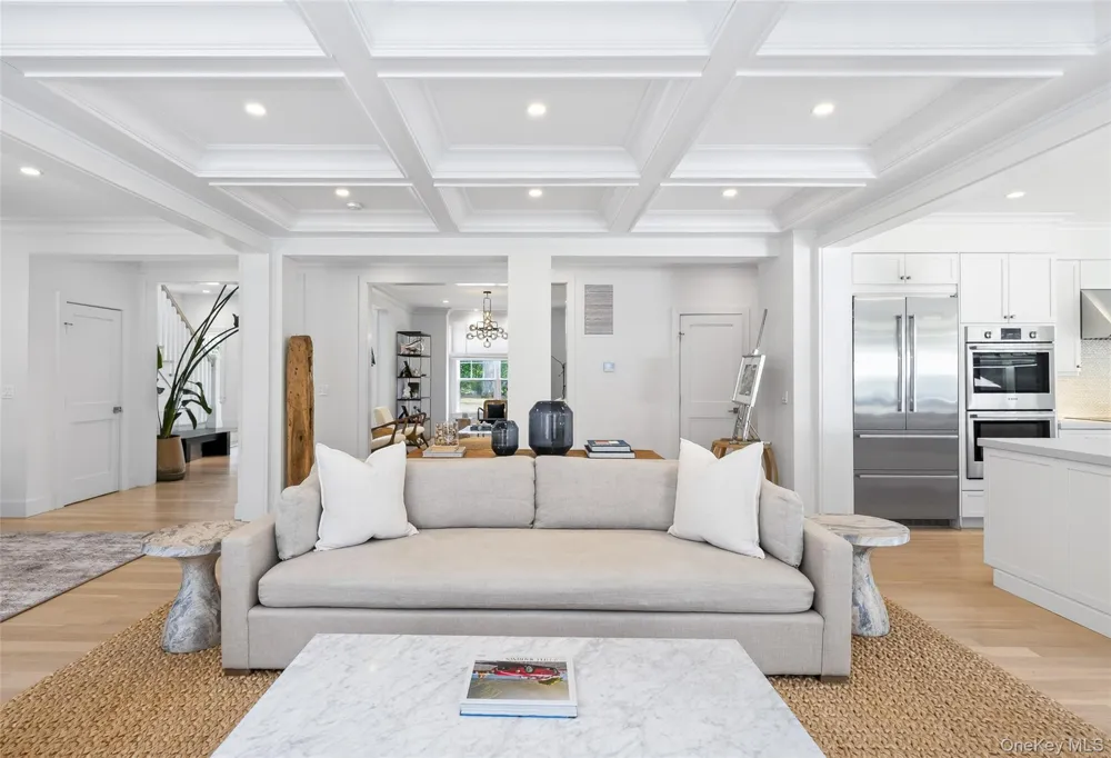 17 Bay View Road Southampton, NY 11968