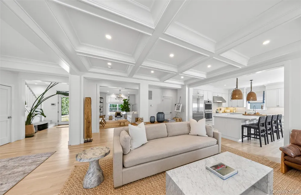 17 Bay View Road Southampton, NY 11968
