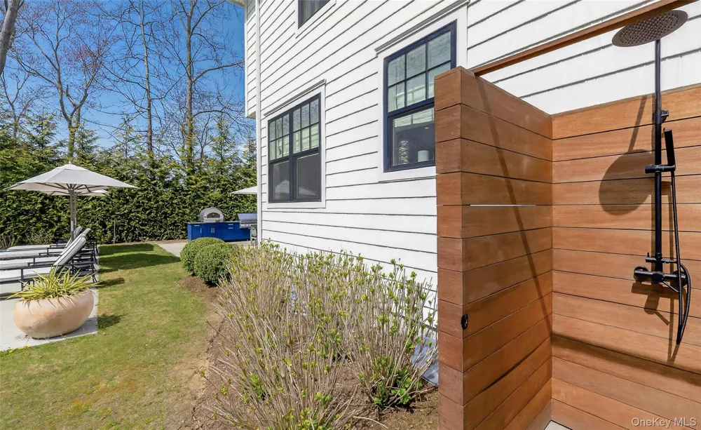 17 Bay View Road Southampton, NY 11968
