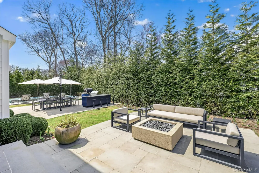 17 Bay View Road Southampton, NY 11968