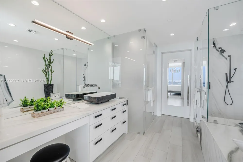 2900 NE 7th Ave #4003 Miami, FL 33137