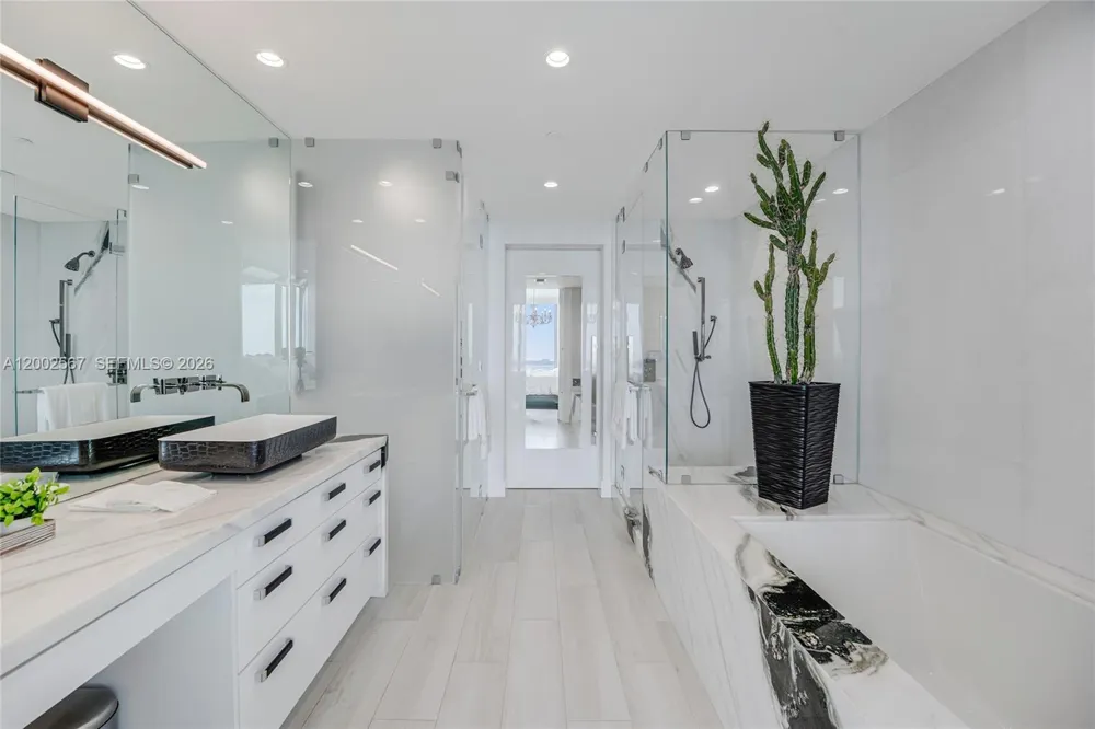 2900 NE 7th Ave #4003 Miami, FL 33137