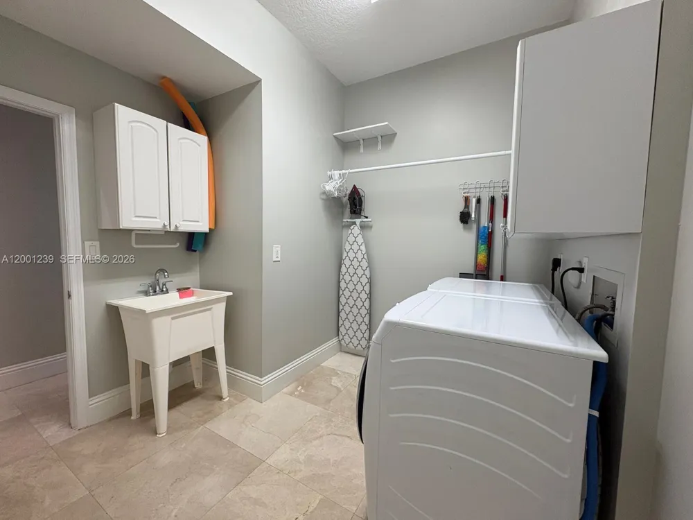 13805 SW 41st St Davie, FL 33330