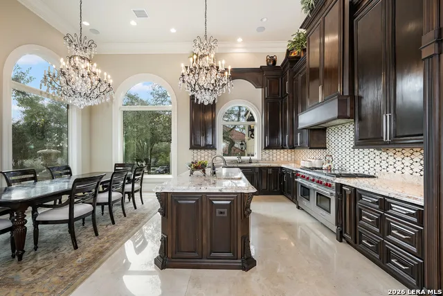 11 Vineyard Dr. San Antonio, TX 78257