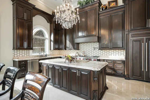 11 Vineyard Dr. San Antonio, TX 78257