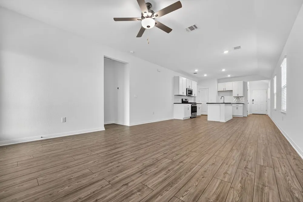 14130 Edna Maxine Walk Del Valle, TX 78617