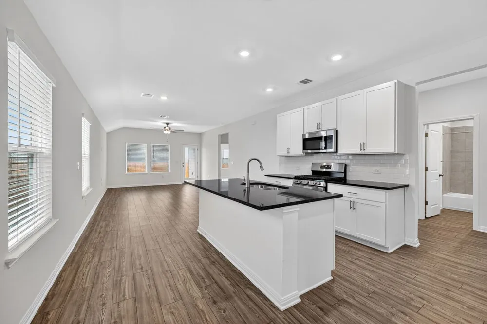 14130 Edna Maxine Walk Del Valle, TX 78617