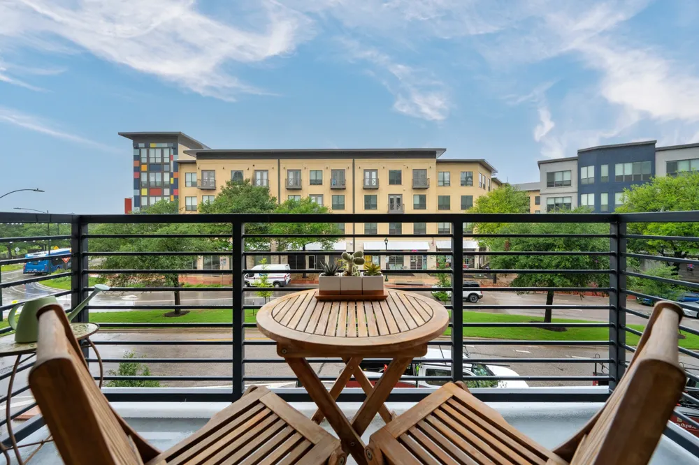 1701 Simond Avenue #215 Austin, TX 78723