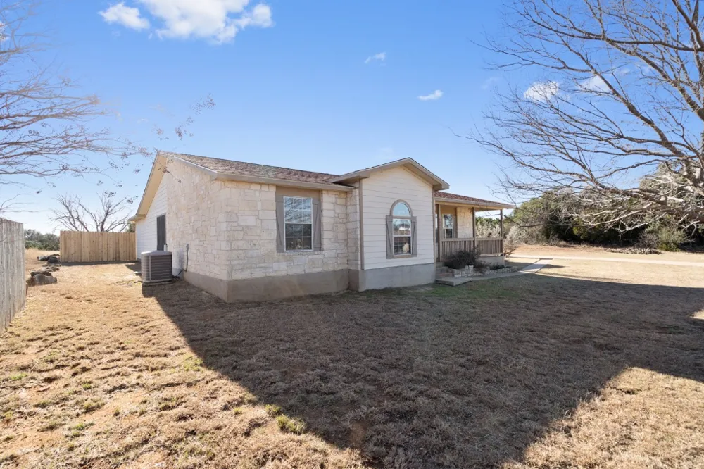 2301 Red Bird Cove Lago Vista, TX 78645
