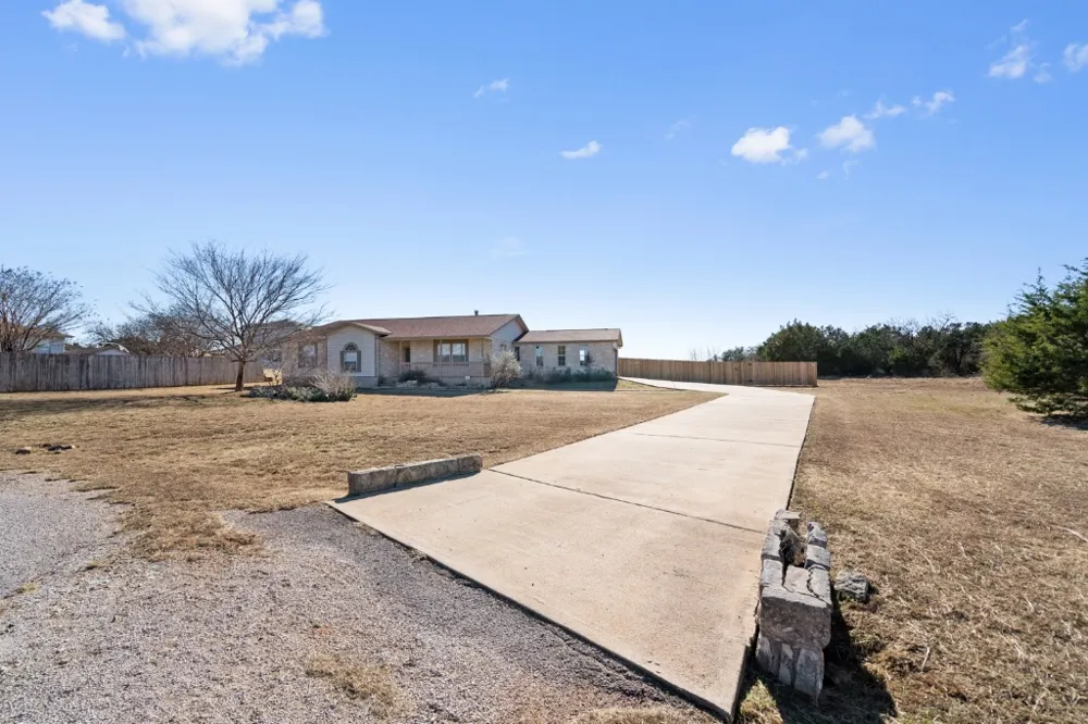 2301 Red Bird Cove Lago Vista, TX 78645