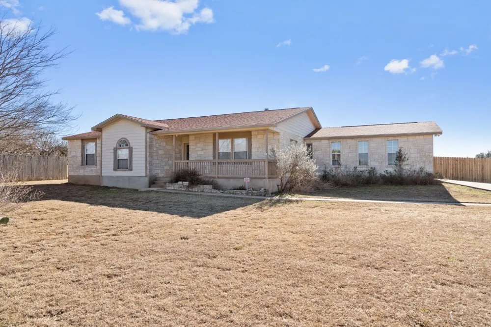 2301 Red Bird Cove Lago Vista, TX 78645