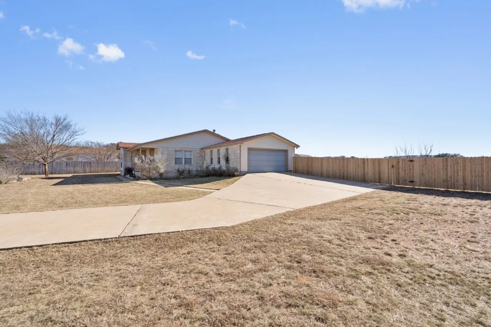 2301 Red Bird Cove Lago Vista, TX 78645