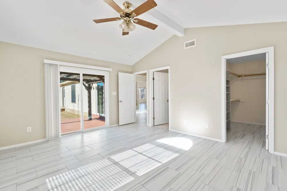 2301 Red Bird Cove Lago Vista, TX 78645