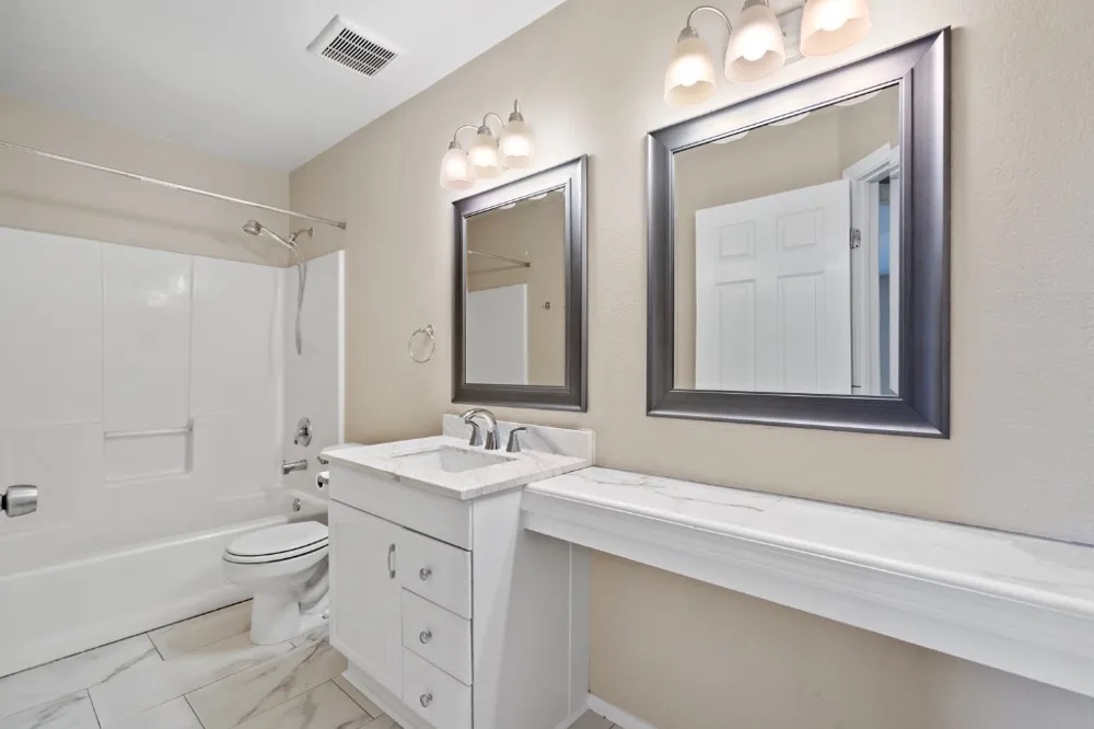 2301 Red Bird Cove Lago Vista, TX 78645
