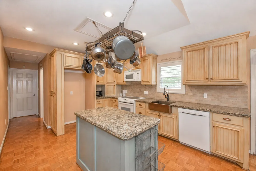 877 Hollow Bend Caldwell, TX 77836