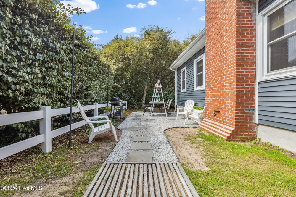 1122 S Topsail Drive Surf City, NC 28445