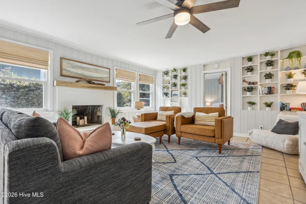 1122 S Topsail Drive Surf City, NC 28445