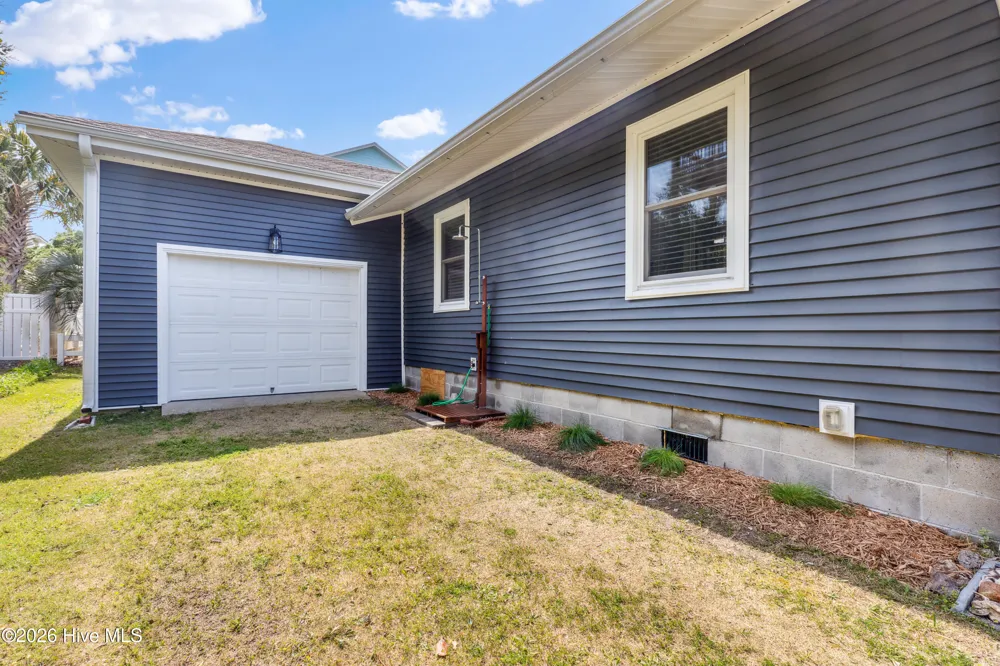 1122 S Topsail Drive Surf City, NC 28445
