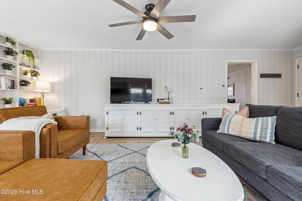 1122 S Topsail Drive Surf City, NC 28445