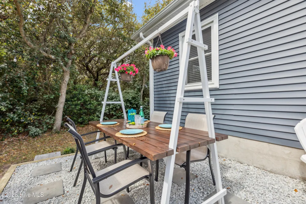 1122 S Topsail Drive Surf City, NC 28445